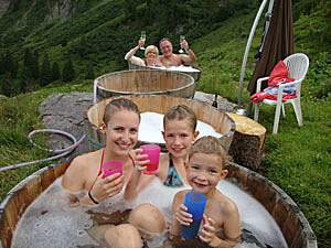 Molkenbad und Biomilchschaumbad auf der Berglialp, Wellness, Bergwelt, Alpen, Schweizer Berge